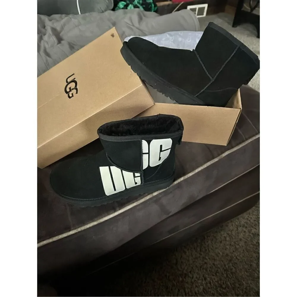 🔥UGG Classic mini Blk Logo boots-size 6